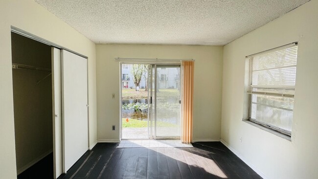 Building Photo - 7120 Waterside Dr