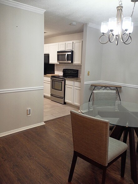 Building Photo - 5556 Mountain Springs Cir