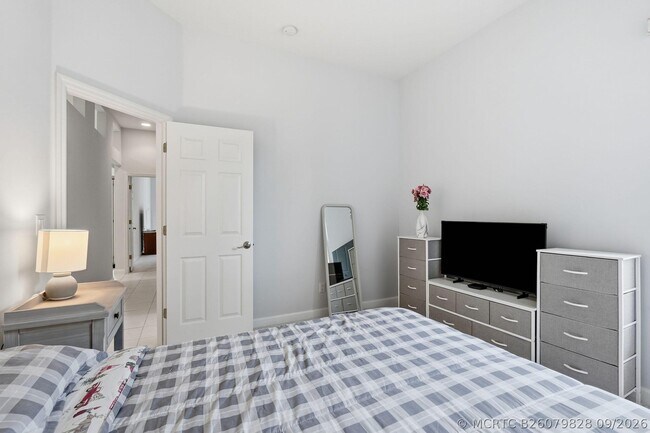 Building Photo - 707 SW San Salvador Cv