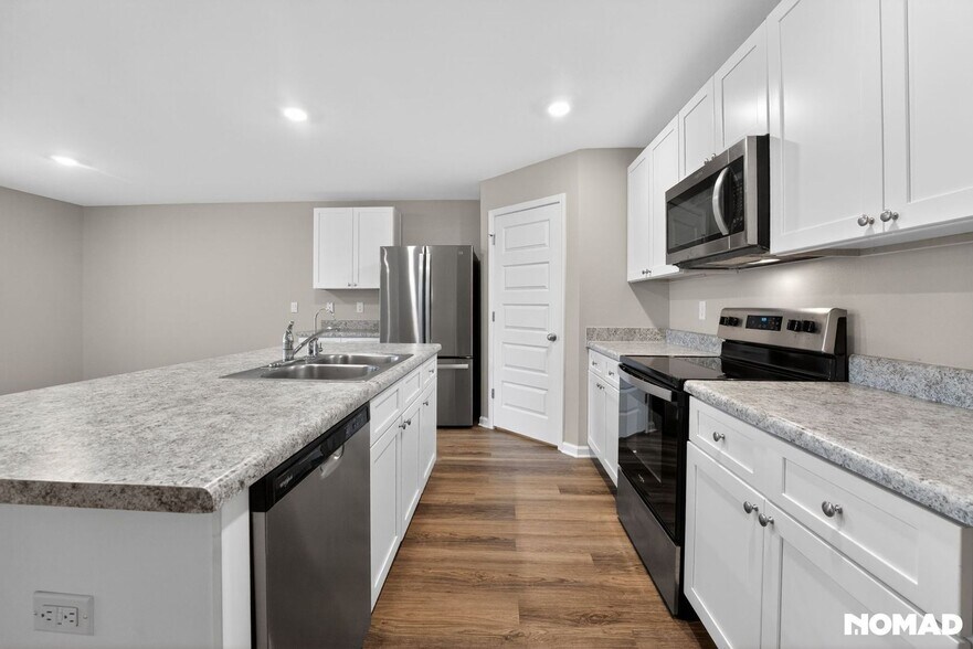 Building Photo - 5024 Rivergrass Dr