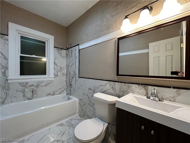 Building Photo - 3415 Altamont Rd