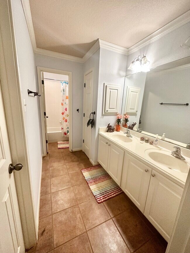 Building Photo - 10304 Peekston Dr