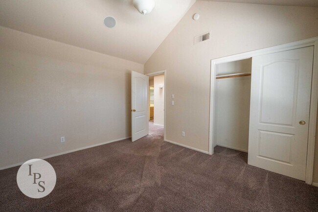 Building Photo - Fresno NorthEast Home, 3BR/2BA, Built 1989 – Across the street from Maple Creek Elementary!