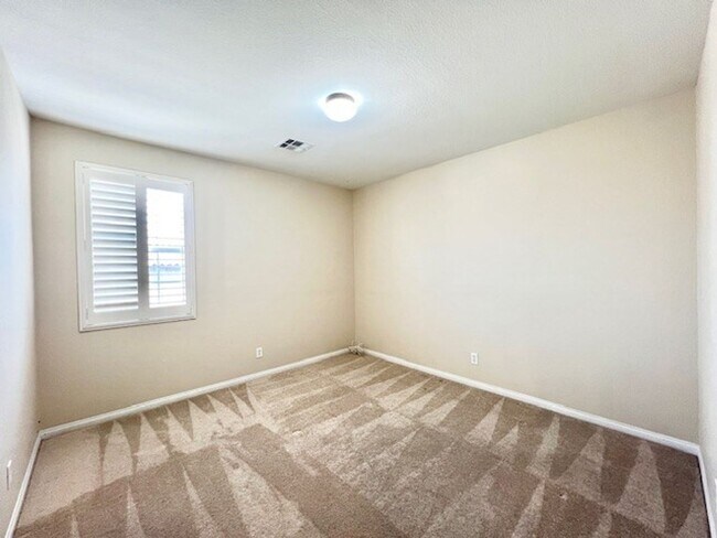 Building Photo - 18 Blue Valley Dr