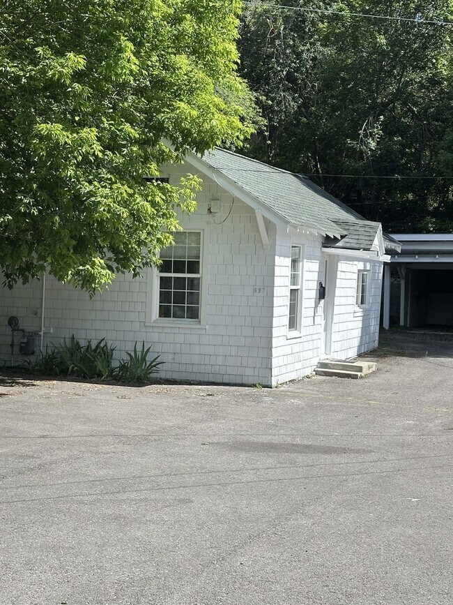 Building Photo - 581