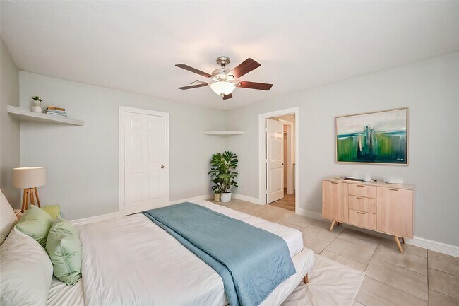 Building Photo - 15723 Creekhaven Dr