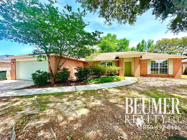 Primary Photo - Home nestled in in W. Pensacola minutes fr...