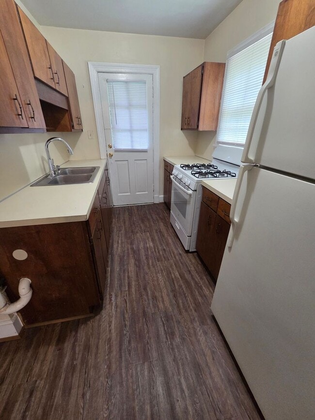 Building Photo - Lakebottom Park 2Bedroom