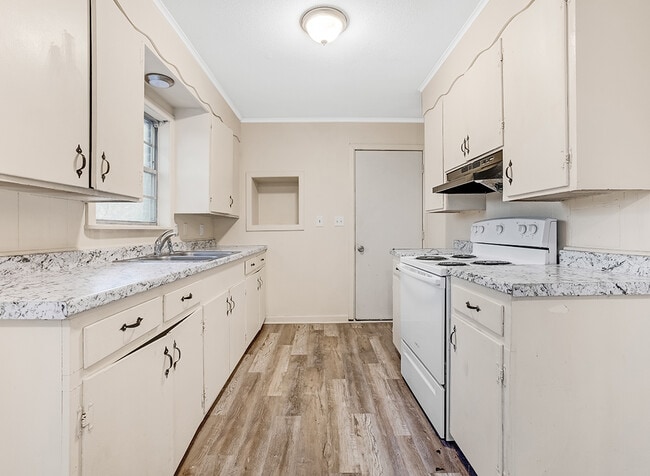 Building Photo - 3007 Hollywood St