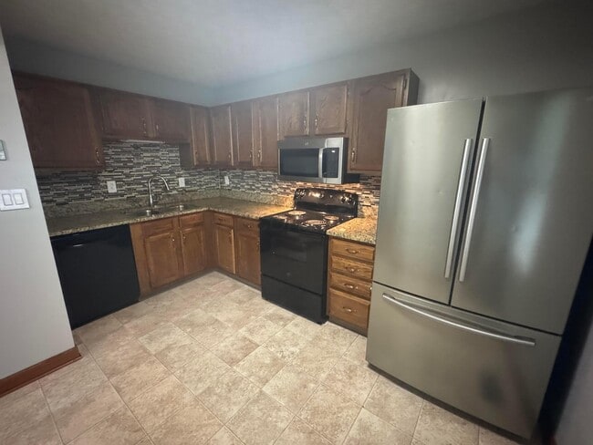 Building Photo - 2975 Stillmeadow Dr
