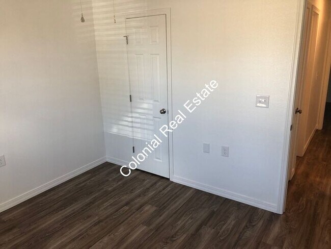 Building Photo - Modern 2 bedroom 2 bathroom apartment with...