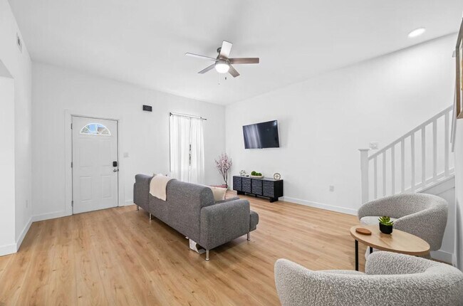 Building Photo - 1019 Central Ave