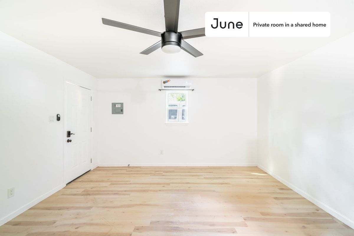 Building Photo - Room in Shared 5 bed/2 bath home
