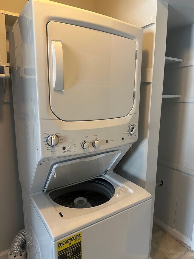 Building Photo - Move-In Ready 2BR/1BA Condo in Cardinal Forest