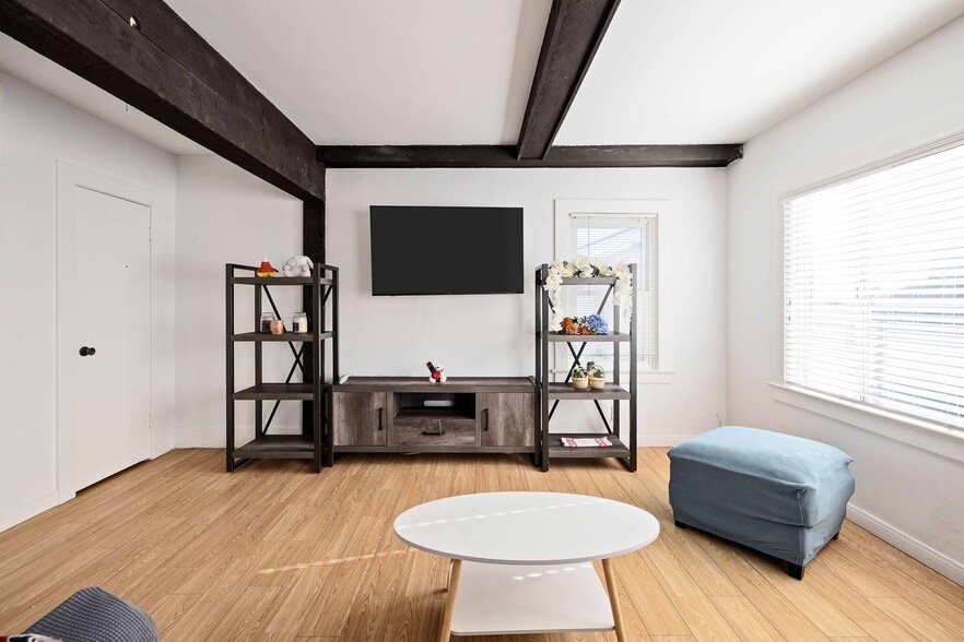 Building Photo - 1634 Bayview Dr