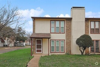 Building Photo - 2006 Fleur De Lis Ct