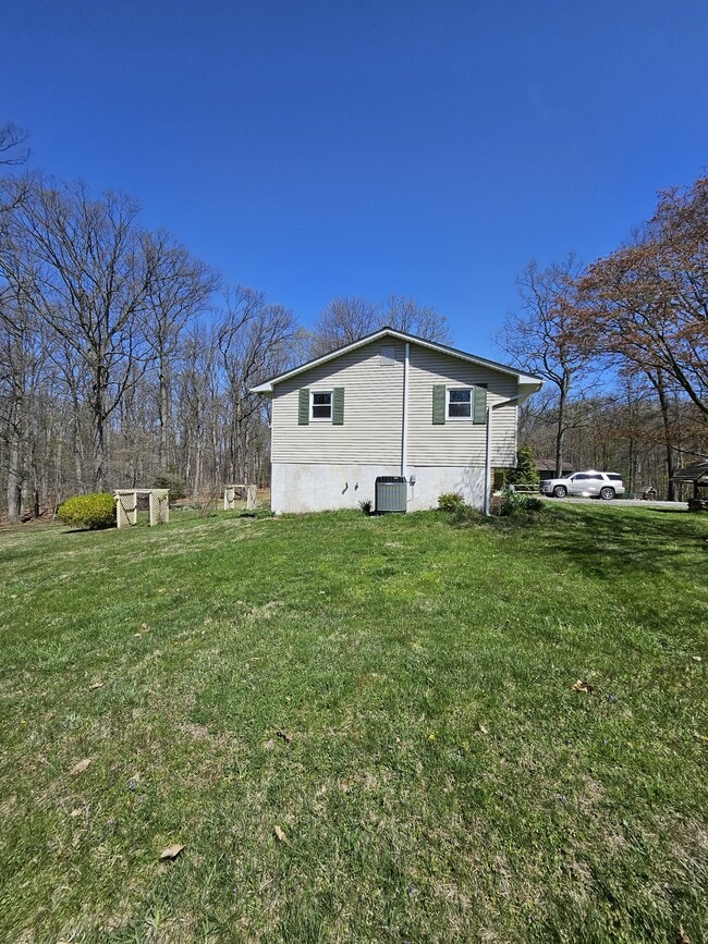 Building Photo - 4738 Grand Valley Rd