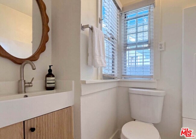 Building Photo - 173 Mariposa Ave