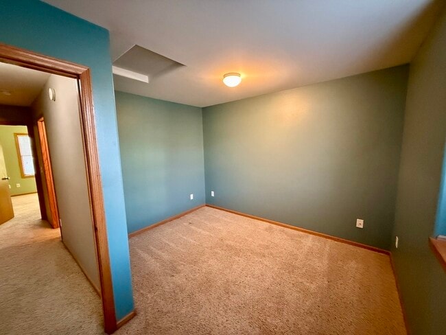 Building Photo - 721 Broderick Dr NE