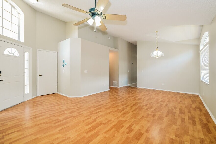 Building Photo - 10025 River Glen Ct