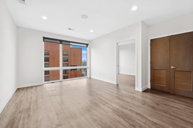 Building Photo - 4027 N Broadway