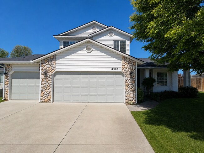 Building Photo - Spacious Home with 3-Car Garage, Two Living Areas & Covered Patio