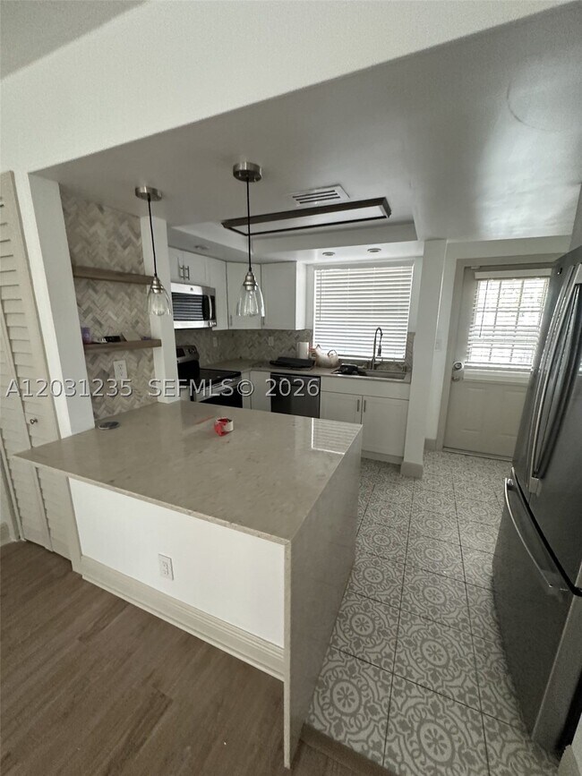 Building Photo - 7112 SW 113th Ct