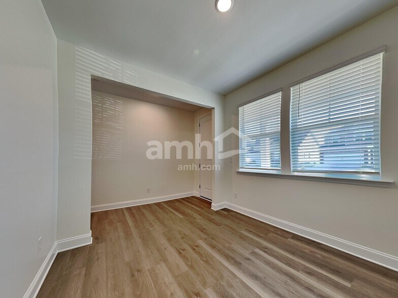 Building Photo - 3511 Lincoln Hts Ln