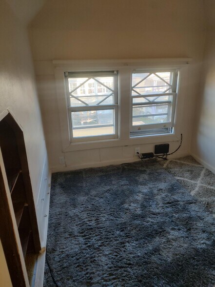 Primary Photo - 14 Worrall Ave