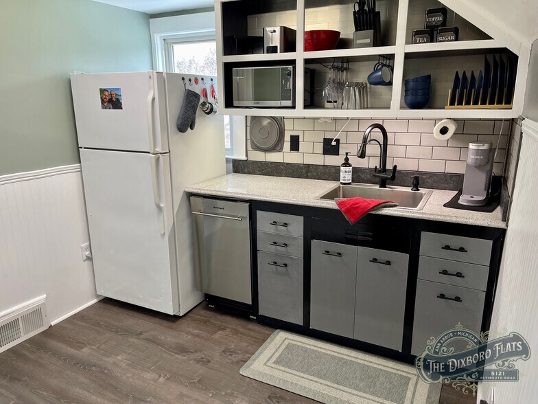 Building Photo - 5121 Plymouth Road