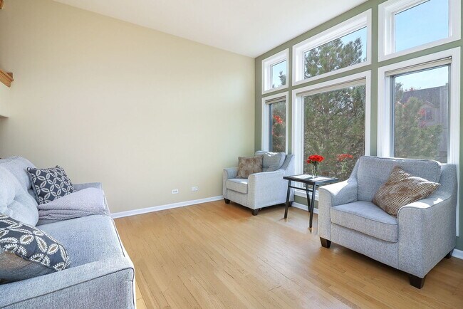 Building Photo - 961 W Spencer Ct