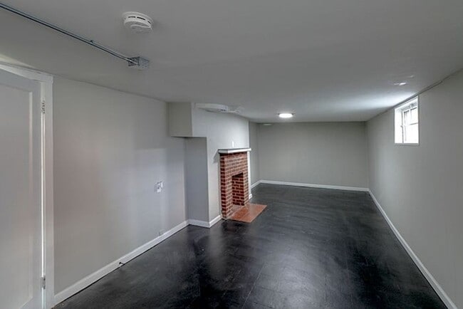 Building Photo - Newly Renovated 3 Bedroom Cape Cod