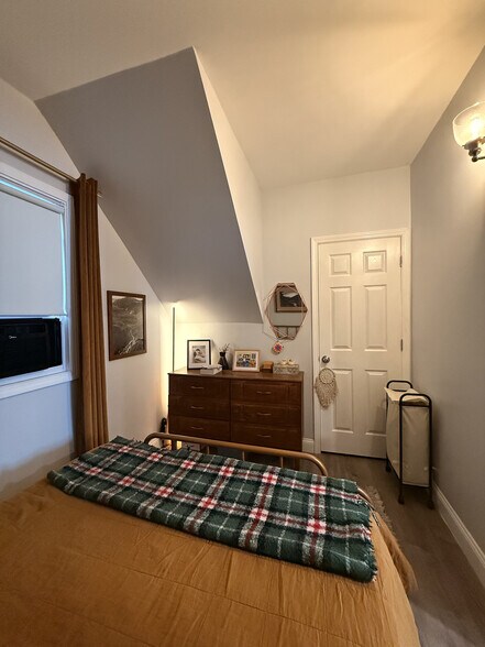 Master bedroom - 671 Fulton St