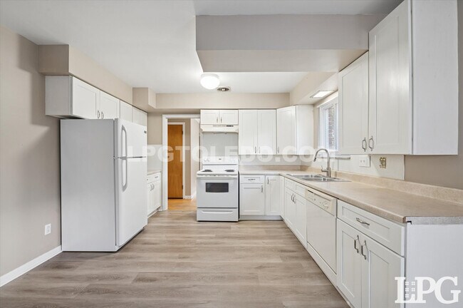 Building Photo - 4424 Westway St