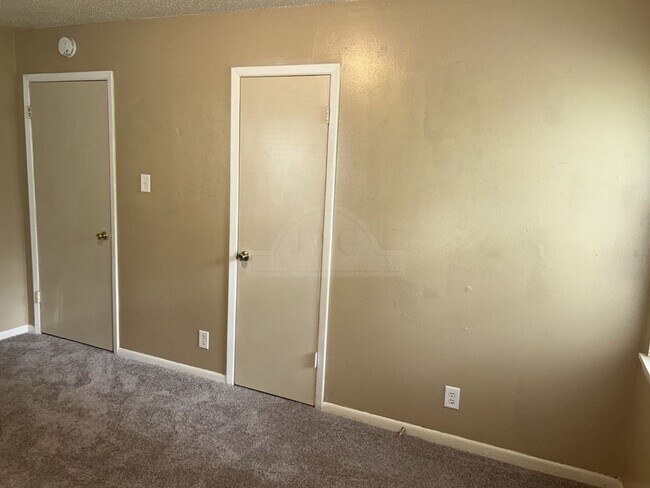 Building Photo - 1302 Becker Dr