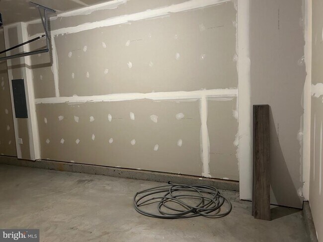 Building Photo - 167 Rae Ct