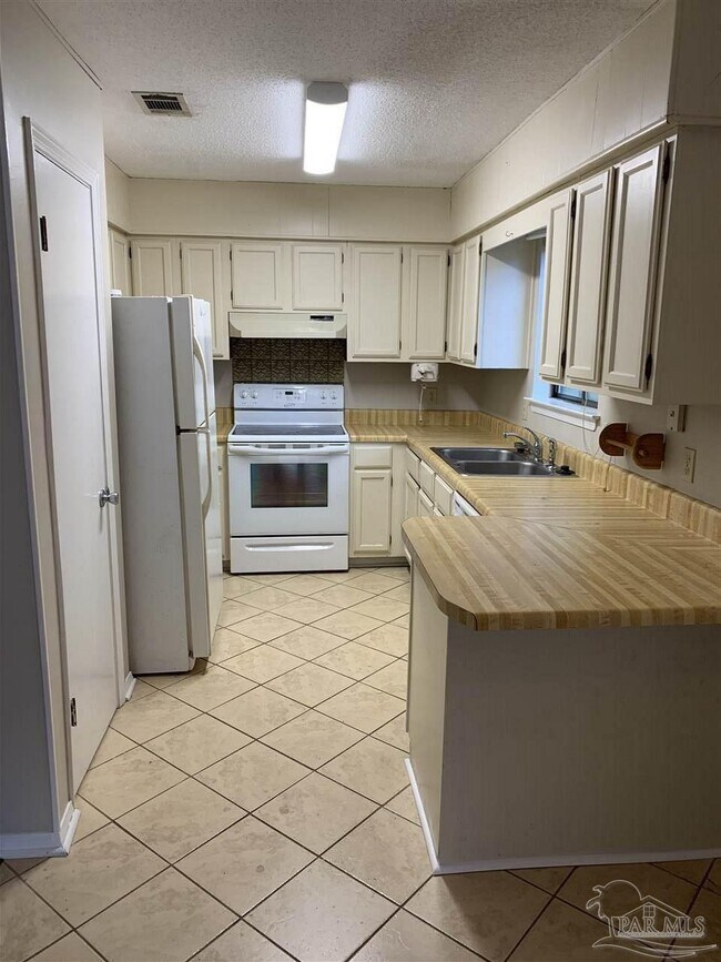 Building Photo - 7226 Dogwood Terrace Dr