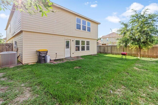 Building Photo - 3318 Apple Dale Dr