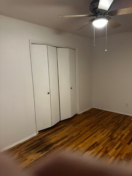 Building Photo - 2022 E Woodlawn Dr