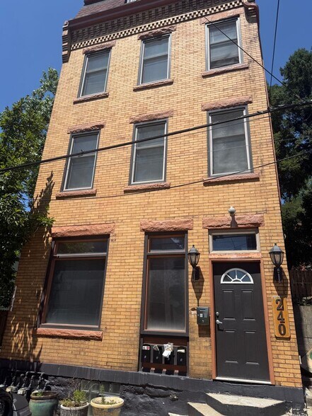 Building Photo - 240 Carrington St