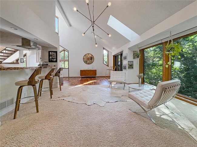 Building Photo - 13900 Hill Ridge Dr