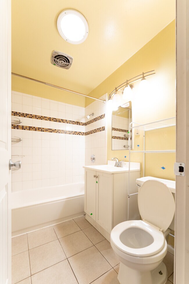 Building Photo - 804 NE 123rd St