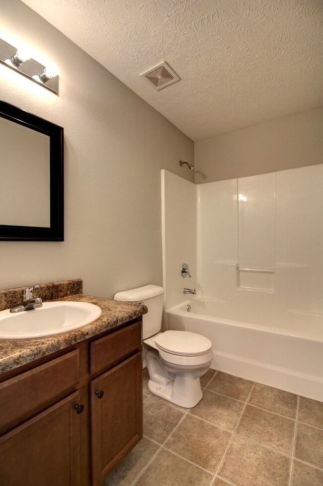 Building Photo - 3 Bedroom in Republic Schools!