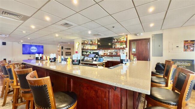 Building Photo - 9340 Lagoon Pl