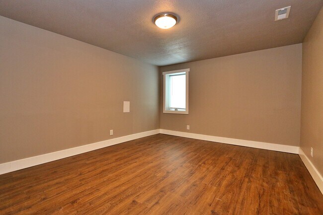Building Photo - 1025 N 50th Ave