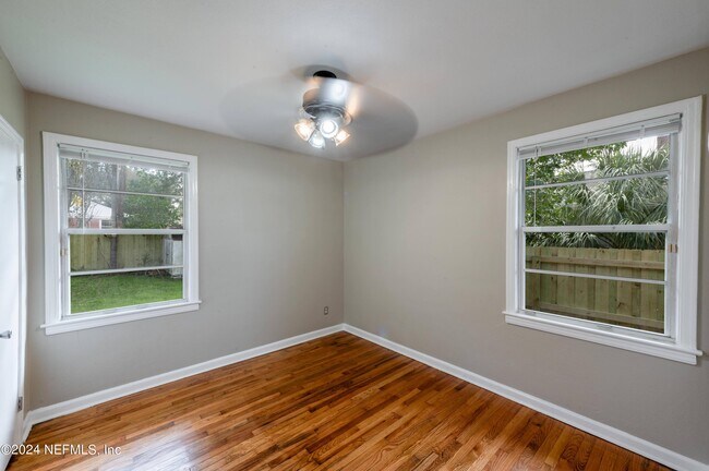 Building Photo - 4343 Pinewood Ave