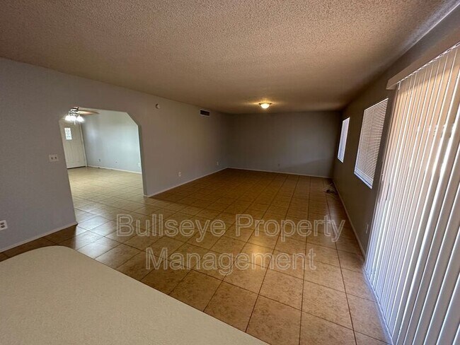 Building Photo - 9623 N 70th Dr