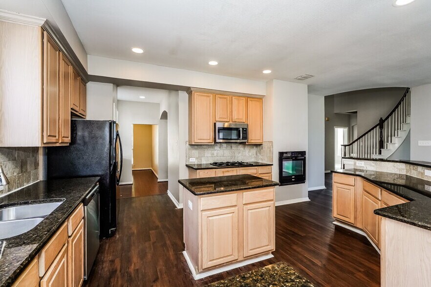Building Photo - 4420 Vanderpool Dr