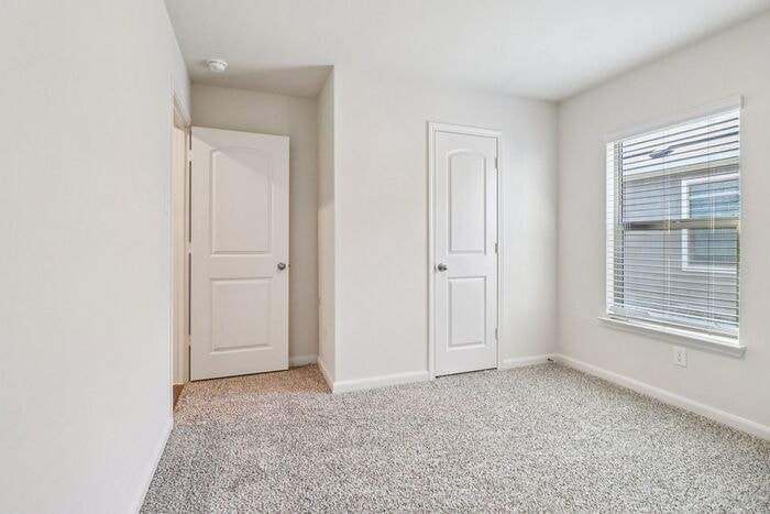 Building Photo - 520 Trinity Trl