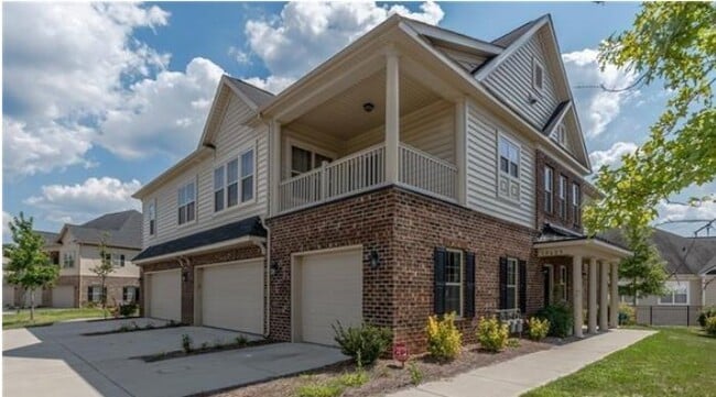 Building Photo - 14629 Juventus St